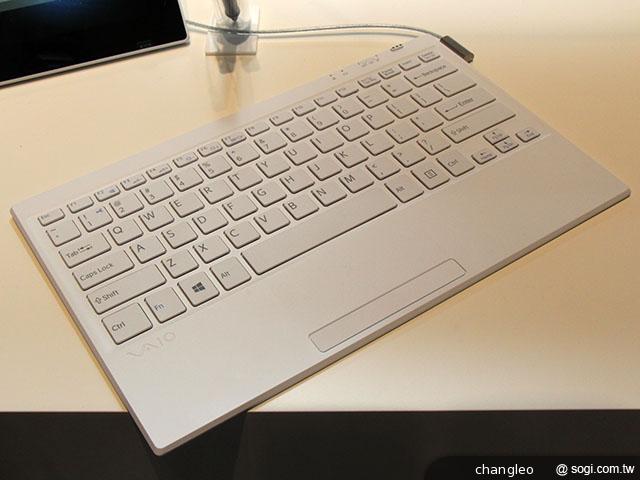 Sony首款微软平板VAIO Tap 11 德国发表【IFA