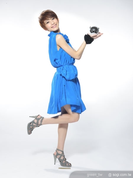 3G手機撥打0986-744460 全天候LIVE觀看戴佩妮MV拍攝現場 