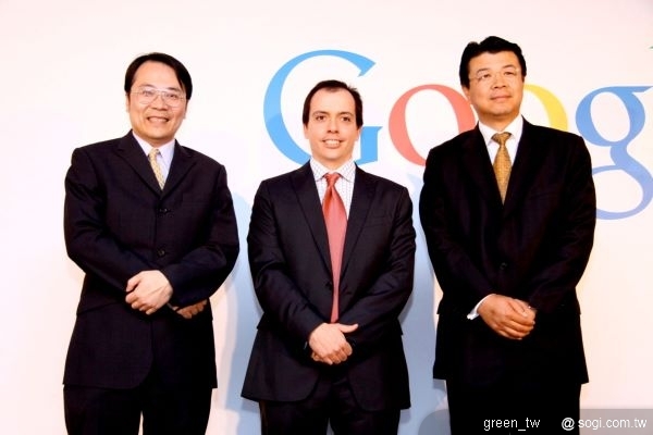 Google與你一起行動記者會照片 右劉允  博士  Google 全球副總裁  負責大中華區業務 中Daniel Alegre  Google 全球副總裁  負責亞太區業務 