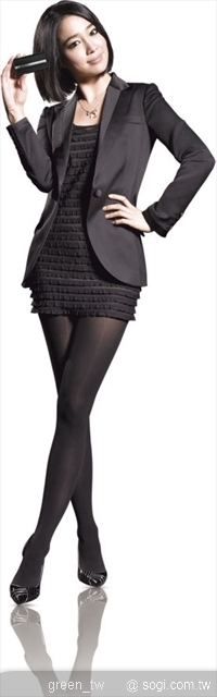 李敏貞詮釋不同風格的微笑表情 Sony Ericsson C903神秘黑