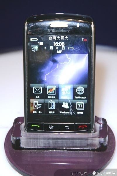 對於喜歡使用實體QWERTY鍵盤的BlackBerry使用者，台灣大哥大貼心同步提供BlackBerry® Bold™的BlackBerry特殊專案，申辦在地生活568搭配BlackBerry 990型資費，預繳10個月月租，同樣可享12期分期0利率，手機0元帶走
