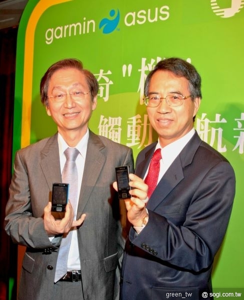 華碩電腦董事長施崇棠表示，數位生活的極致表現，就是讓使用者可以隨時隨地、隨心所欲地運用資訊來豐富生活。「M20強大的LBS即時定位服務，以及為Hami客製化的專屬功能