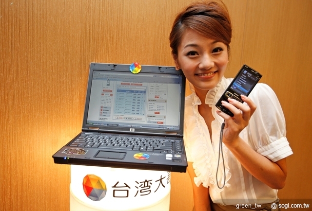 備份手機及SIM卡內的電話簿與行事曆，「我的行動秘書」還提供匯入儲存在其它外部系統的各種電話簿與行事曆的功能，進行全面性的整合管理，最高可儲存1萬筆聯絡人資料，比SIM卡內只能存到250筆多了40倍