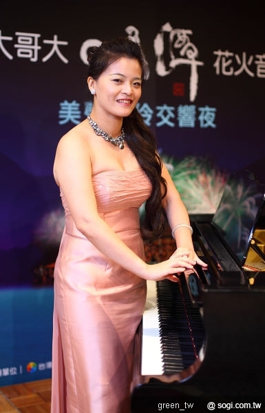 女高音黃絢雯