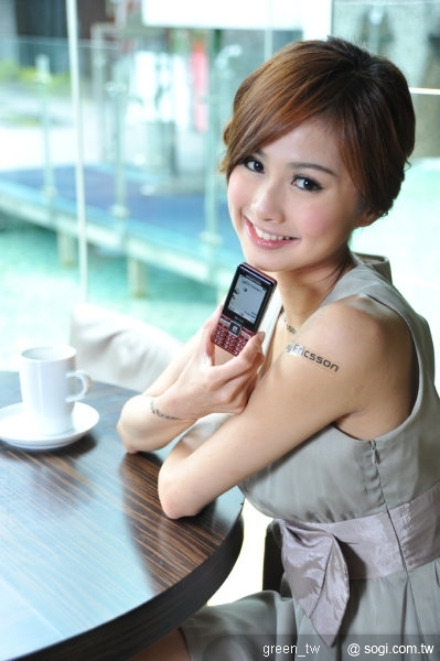 模特兒展示 Naite J105冬紅色