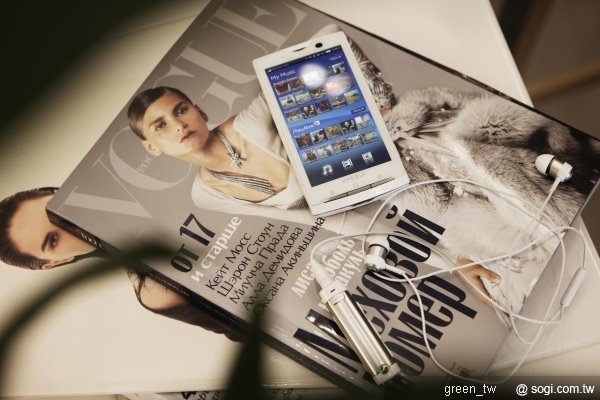  Sony Ericsson 的開放平台為消費者提供最多元化的選擇。XPERIA™ X10 可讓使用者直接從 PlayNow™以及Android Market™ 下載任何所需及所喜愛的多樣化應用程式