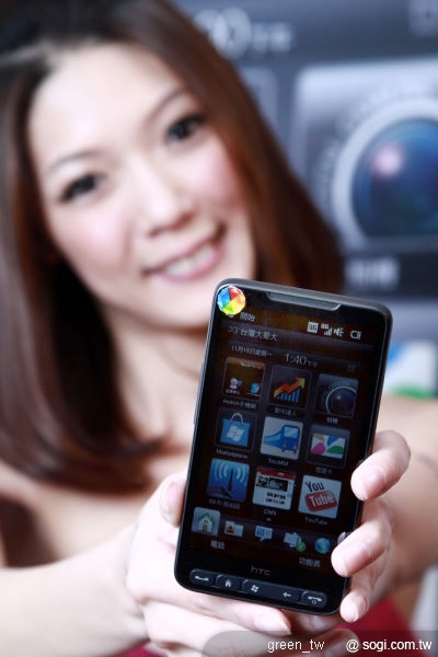 台灣大哥大獨賣的HTC HD2,擁有領先業界的高解析4.3吋電容式觸控螢幕和超薄機身。