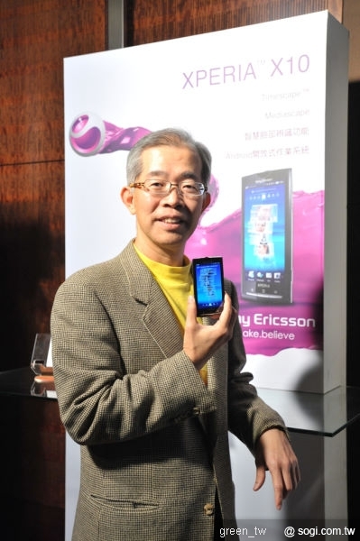 Sony Ericsson 亦推出搭載 FM 收音機功能的無線立體聲耳機 – WM600。WM600 採用先進的藍牙技術與內建 FM 收音機，可將音樂透過提升音質的氣密式耳塞串流至耳機，真實音質完全呈現。