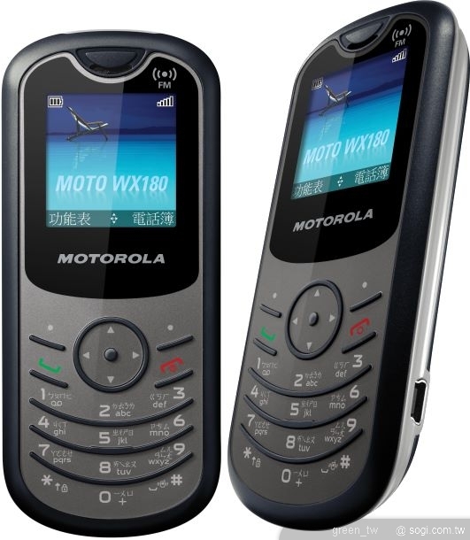 MOTO WX180外形簡約大方，卻蘊含豐富功能，搭載1.5吋的彩色畫面，隨時綻放繽紛色彩！WX180內建FM收音機