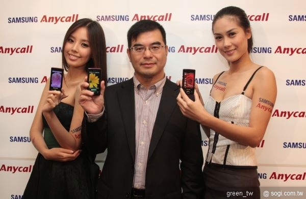 台灣三星電子行動通訊部總經理杜偉昱(中)表示，Samsung OMNIALite B7300 闢全新Lite智慧手機市場，帶給使用者全新的輕智慧型手機需求