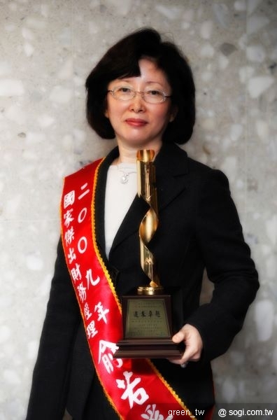 台灣大哥大副總經理俞若奚今（12）日獲頒中華民國企業經理協進會第27屆「國家傑出經理獎」傑出財務經理，為唯一獲此榮譽的電信業專業經理人。