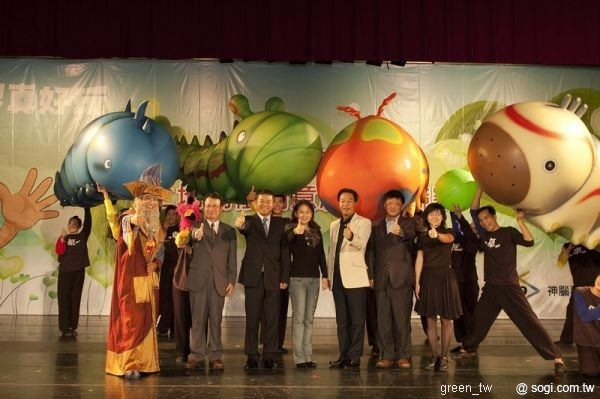 2009年原鄉踏查～土地關懷創意紀錄片競賽頒獎典禮，於12月13日下午2時假台北市青少年育樂中心舉行，除了頒獎典禮，並有各得獎作品集錦，以及請紙風車劇團透過藝術性的現代舞演出