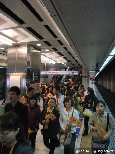 LG首次針對幸運消費者包下台鐵專車前往太魯閣，透過搭乘台鐵的新體驗，不僅體驗在地的交通工具，也能沿途欣賞花東的風景.JPG