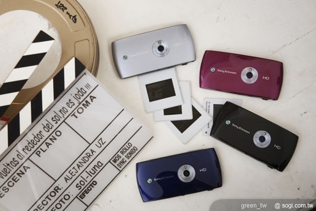Sony Ericsson Vivaz™ 預計於第一季推出,共有月光銀、宇宙黑、星河藍及金星紅等四色。