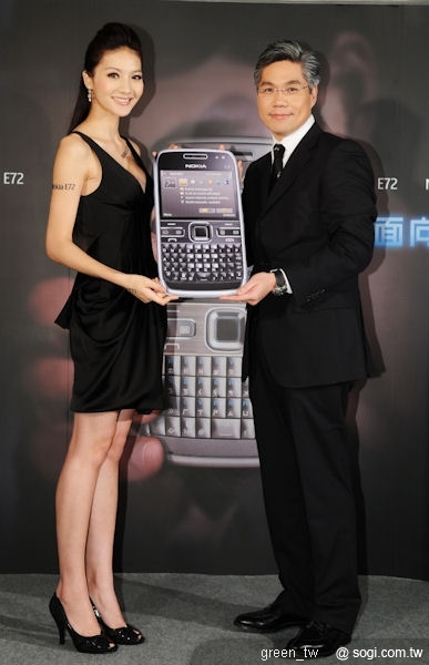 台灣諾基亞特別捐出一支Nokia E72 成為藝人吳亞馨義賣的項目