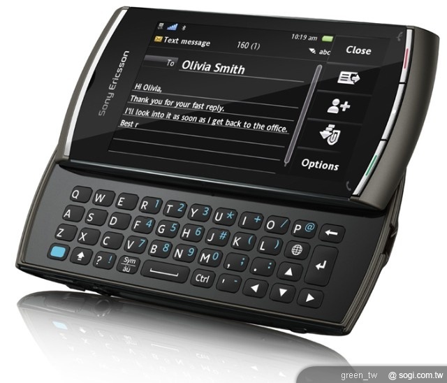 Sony Ericsson Vivaz™ pro同樣讓消費者能擁有HD高畫質格式的影片錄影以及觀賞體驗,而使用者亦能透過開放式平台,在PlayNow™多媒體下載服務與Symbian開發者社群網站上下載各項好用的應用程式