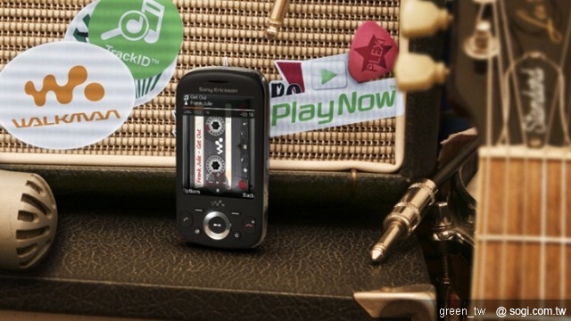 Sony Ericsson Zylo™ Walkman™ 手機預定將於第三季初推出。 共有爵士黑、恰恰銀和節奏粉三色可供選擇。
