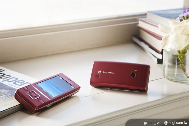 Hazel帆船機  今年再度推出Hazel™ 帆船機GreenHeart™手機，為GreenHeart系列的首支滑蓋手機，提供消費者更豐富的環保產品選擇，以及更聰明的節能減碳方法。