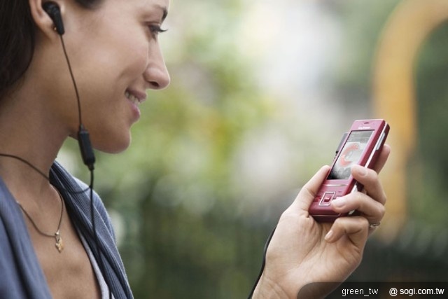 Hazel™ 帆船機GreenHeart™內建噪音降低功能及智慧音量調整功能，消費者在通話時能有效減少雙方聽到的背景噪音