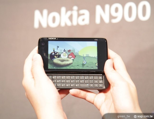 超智慧電腦手機Nokia N900採用高效能Cortex-A8核心處理器搭配嶄新的Maemo 5作業系統，擁有3.5吋WVGA解析度觸控螢幕與側滑式QWERTY鍵盤，打破智慧型手機功能極限，發揮高效多工的極智效能。超智慧電腦手機Nokia N900，建議售價新台幣22,100元，隨機附贈蒙恬Nokia N900中文包