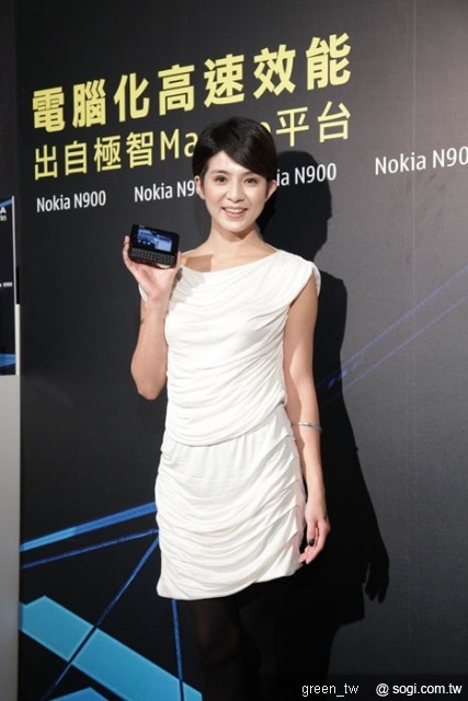 楊采妮相信有品味跟智慧的人才懂得用Nokia N900
