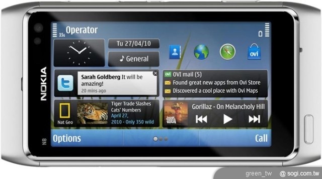 採用 Symbian^3 平台的 Nokia N8，支援各式手勢操作如滑動瀏覽與雙指縮放功能，並提供數個可個人化安排 Ovi 商店應用程式的首頁畫面。