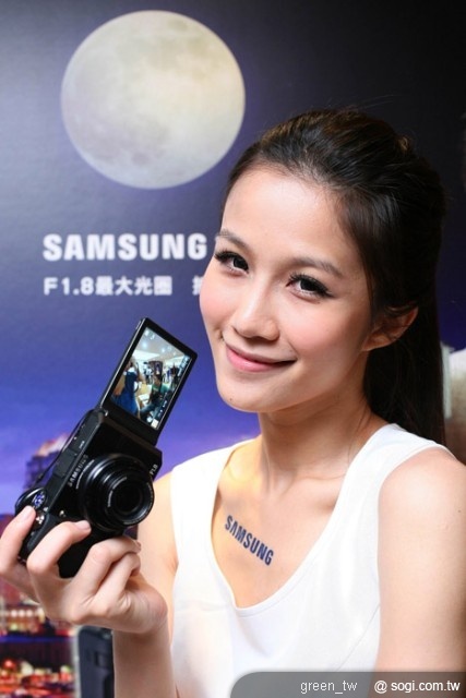 Samsung 數位相機 EX1 Samsung EX1、NX10、ST60、ST5000, PL150, WB650, WB600, ES70等系列數位相機於多媒體大展會場購買可享好康，凡購買即贈原廠電池、大容量記憶卡