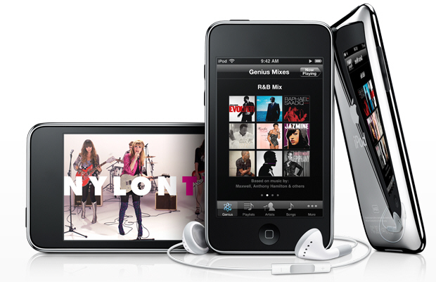 大螢幕的 iPod touch 讓爸爸不用再貼著鼻子才看的到,可以讓爸爸隨時帶著最喜歡的音樂、影片和家庭照片,可隨時隨地跟所有人炫耀你對他的愛!