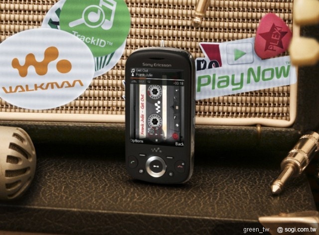Sony Ericsson Zylo 樂迷機，不僅承襲了 Walkman 手機的音樂娛樂精髓：Walkman 播放器、FM 廣播及 TrackID 音樂辨識功能