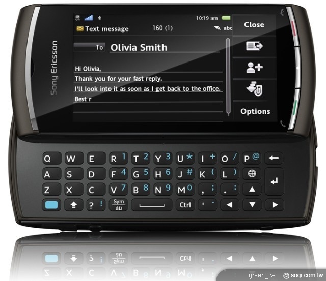 Sony Ericsson Vivaz Pro 美攝機 搭配 QWERTY 鍵盤 使用更流暢