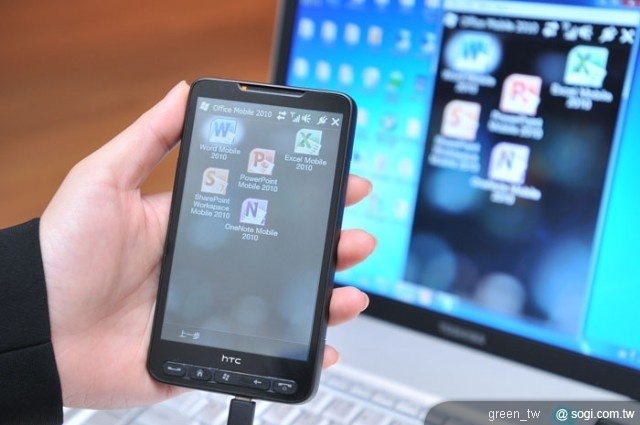 整合Facebook、Windows Live Messenger，資訊管理、行動通訊、社群溝通零距離