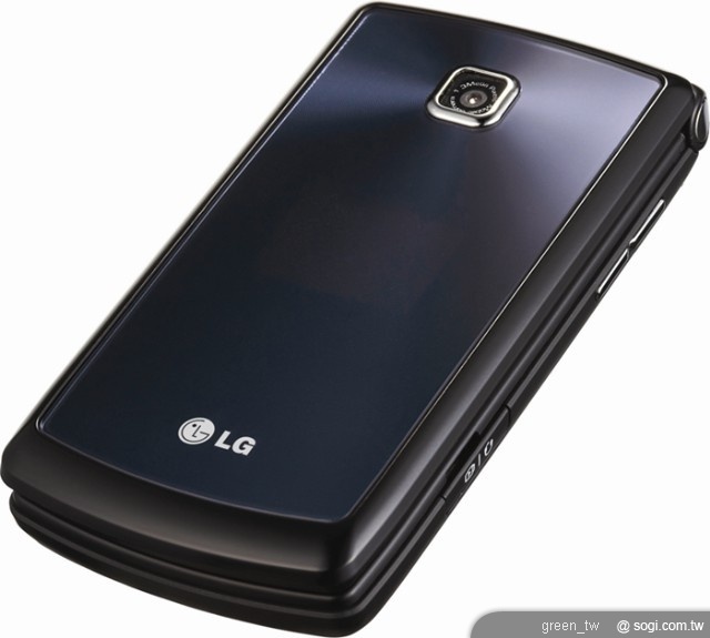 LG KF301 機身正面採用金屬雷射光面設計，輔以精緻的雷射篆刻
