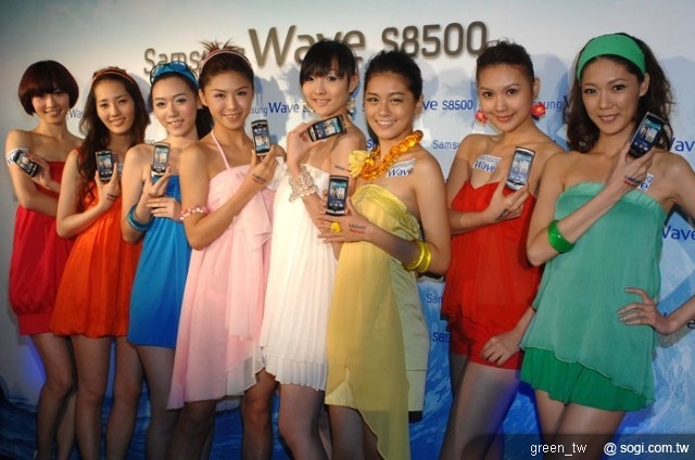 全球第一款Super AMOLED螢幕-Samsung Wave S8500亮麗登台!中華電信自 9 月 1 日起推出大家講 589 + mPro 450（八折）方案，月繳 949 元起，就可參加 mPro 超值優惠方案！