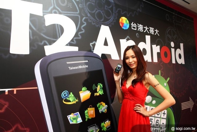 TWM T2 小綠人機採極簡 PDA 外型設計，機身輕薄只重100 克，具備 2.8 吋全觸控及手寫螢幕