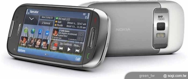 Nokia C7 輕鬆自Facebook或Twitter擷取最新消息