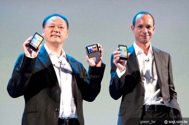 HTC執行長周永明與合作夥伴 Director of Terminals, Vodafone
