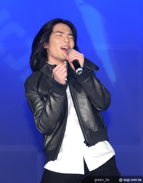 蕭敬騰受邀表演，高歌挑戰經典名曲 It's my life
