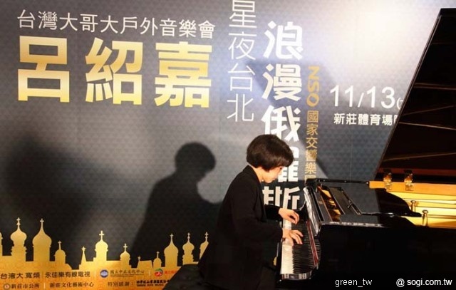 胡瀞云於記者會現場演出