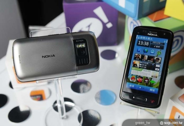 Nokia C6-01推出神黑與夯銀兩色