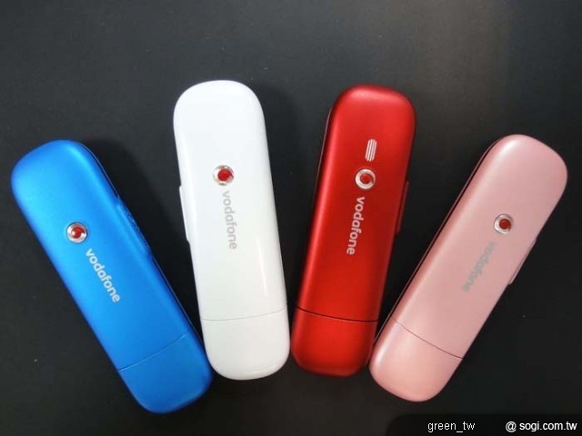 中華電信並同步引進 Vodafone 沃達豐時尚繽紛網卡 K3765