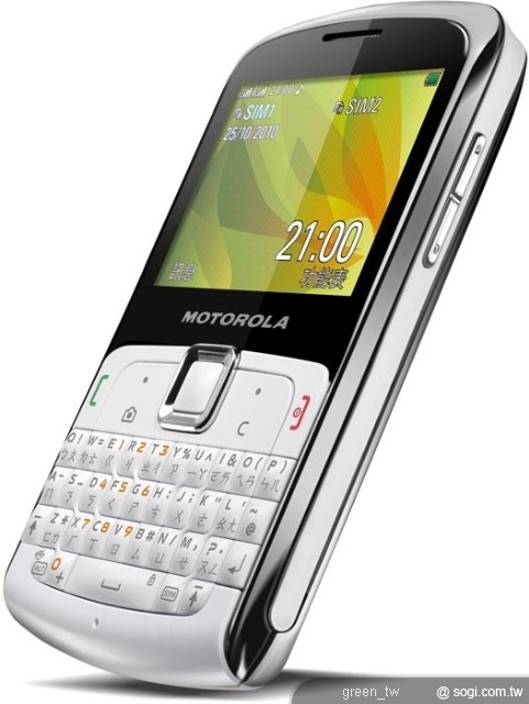 雙卡雙待的特色外，EX115 更具備 QWERTY 鍵盤設計