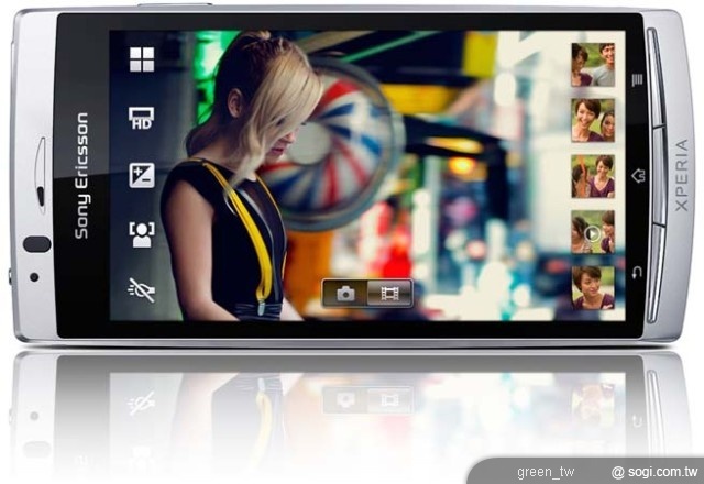 Sony Ericsson Xperia arc 擁有810 萬畫素相機及高畫質錄影功能，以及專為行動裝置設計的 Sony Exmor R 影像感測元件