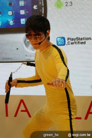 ▲Sony Ericsson Xperia PLAY 內建一款經典的李小龍遊戲，活動現場李小龍現身會場 high 翻天！