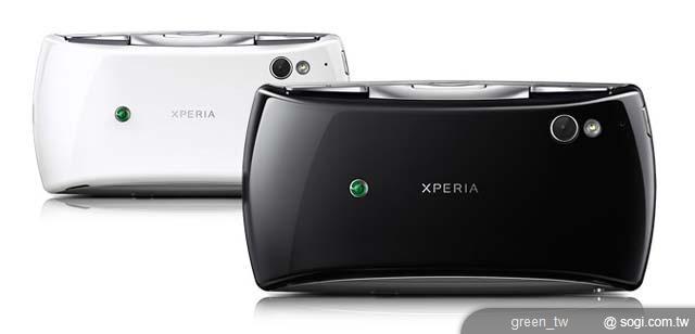 Xperia PLAY 提供風暴黑與閃電白兩種顏色可供選擇
