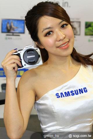 Samsung NX11 雪白色調 春電電展首賣