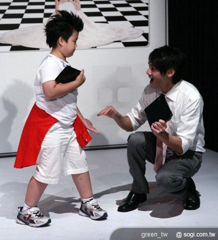 遠傳《大手牽小手專案》超殺上市