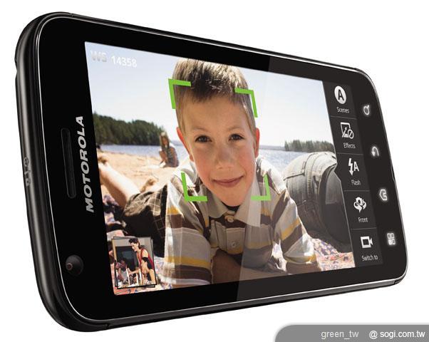 MOTOROLA ATRIX 現在只要申辦遠傳哈啦精省598搭配無限飆網775超值方案,就可以超值價$2,990元輕鬆入袋