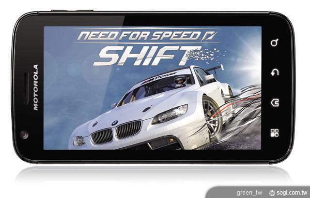 MOTOROLA ATRIX 採用 4 吋 qHD 高畫質螢幕 支援 Adobe Flash 10.3