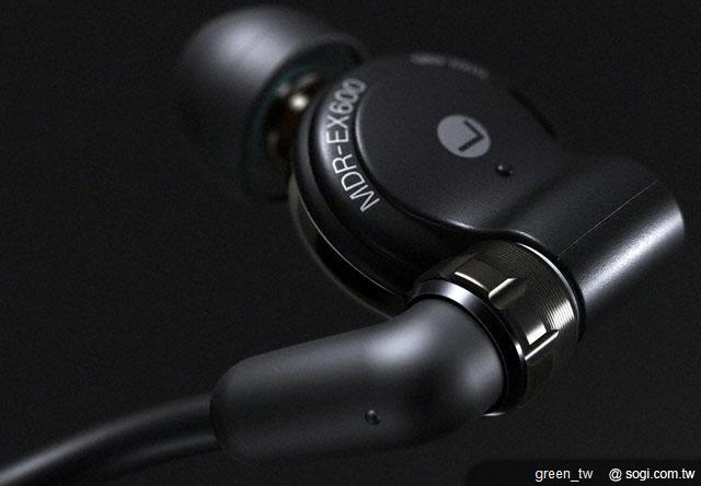 Sony 全新的密閉式耳塞立體聲耳機【EX600】