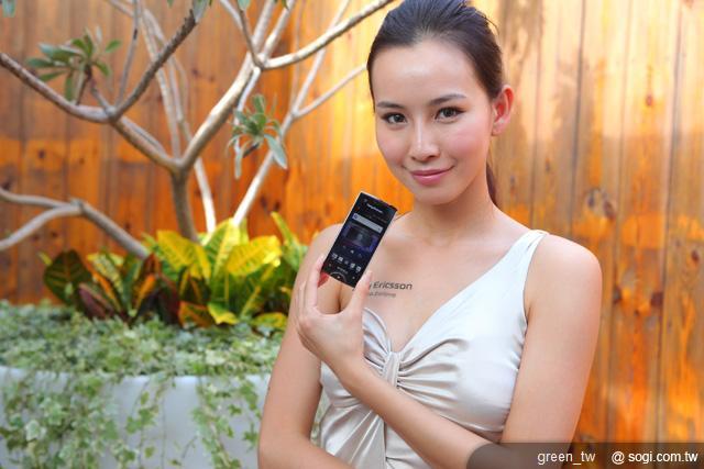Xperia ray 結合了 Sony 最頂尖的多媒體技術，還有著最亮眼的設計！